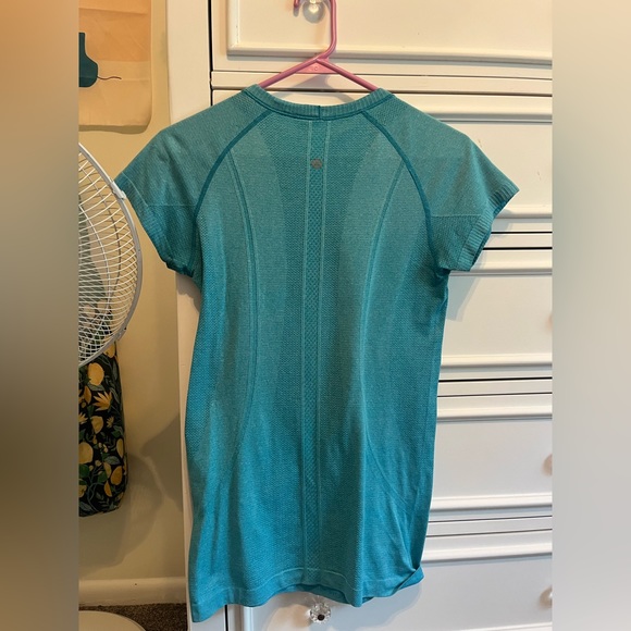 Lululemon Aqua/blue Swiftly Tech T shirt- Regular Length, Size 6 - Picture 2 of 2